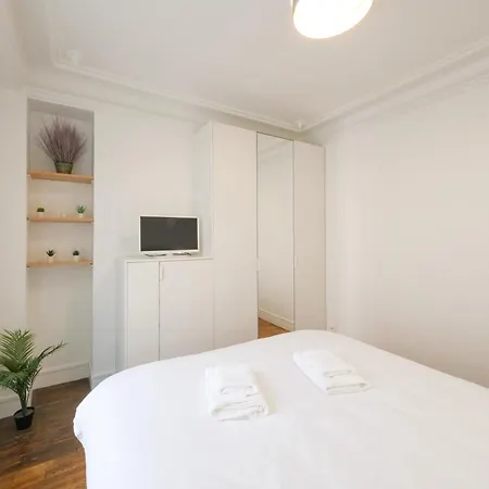 Mgic 4p Montmartre パリ