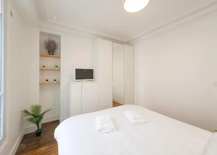Mgic 4p Montmartre パリ