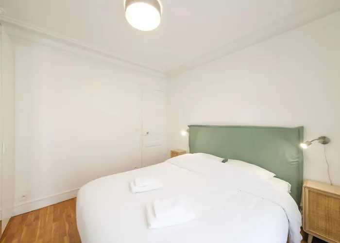 Mgic 4p Montmartre パリ